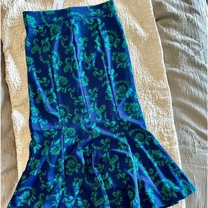 Gorgeous NWT vibrant trumpet skirt Size S
